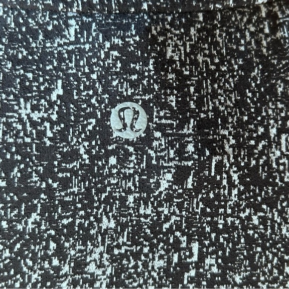 Lululemon Extra Mile Long Sleeve Running Shirt
Suited Jacquard Black White Sz 6 - Picture 12 of 13